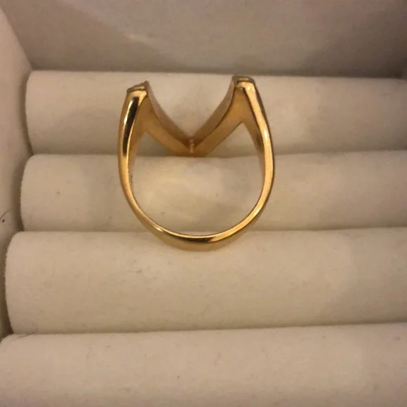 VTG Gold Tone Large V crystals that stand out to make this more noticeable SZ 8 - Picture 8 of 8